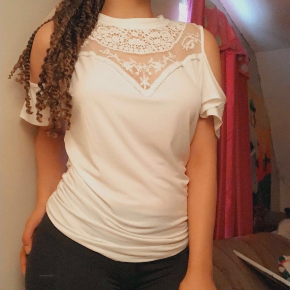 White shoulder cut out top with lace